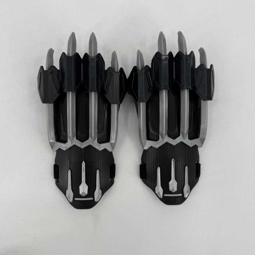 Kids Hasbro Marvel Black Panther Slash Claws 2 Retractable Superhero Gauntlets